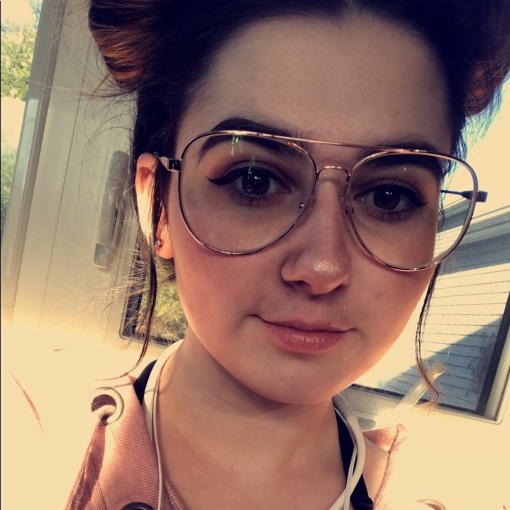 Meet your Posher, Emily